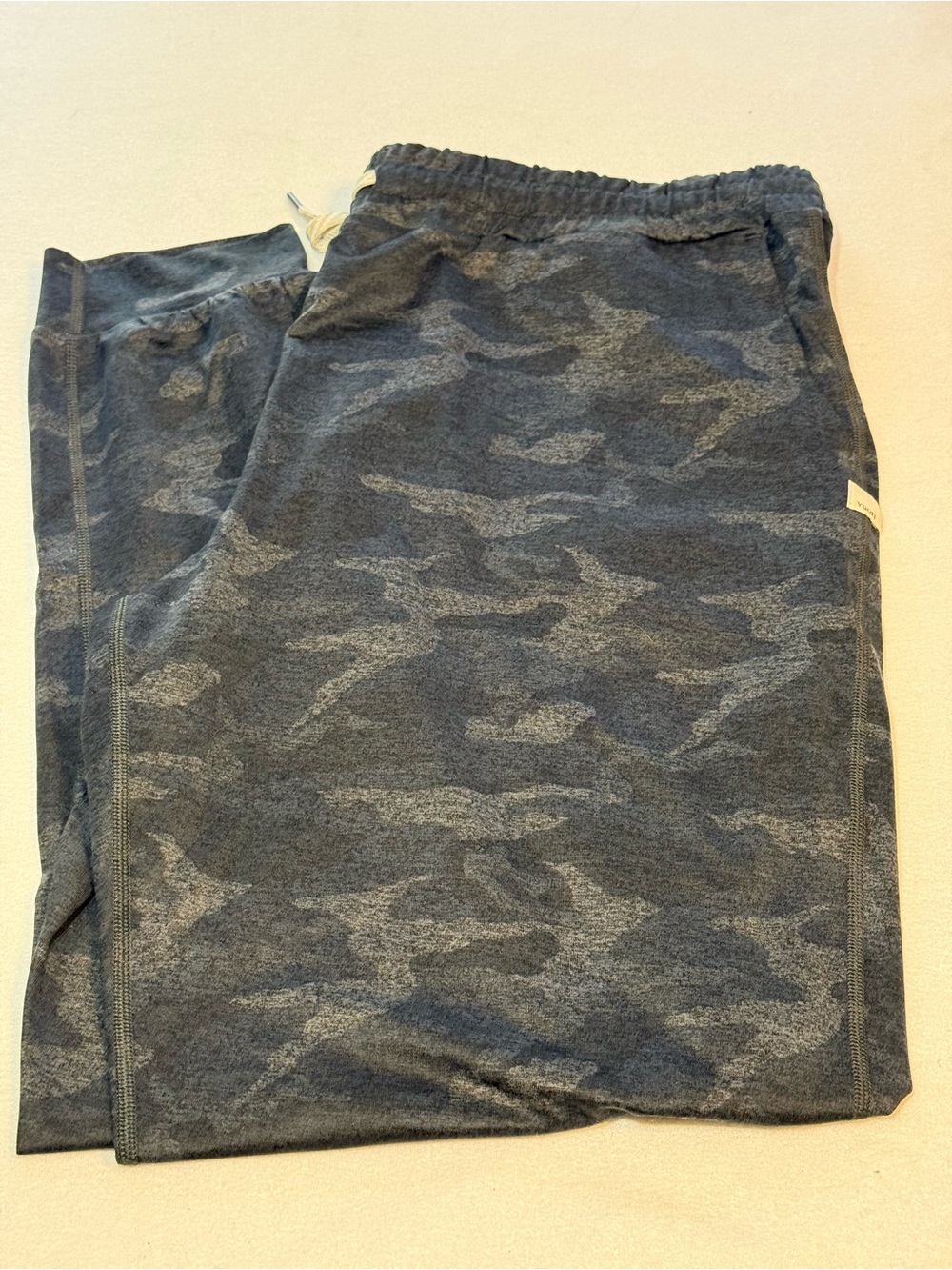 New without tags Vuori Dark Camo Lightweight Joggers. XL